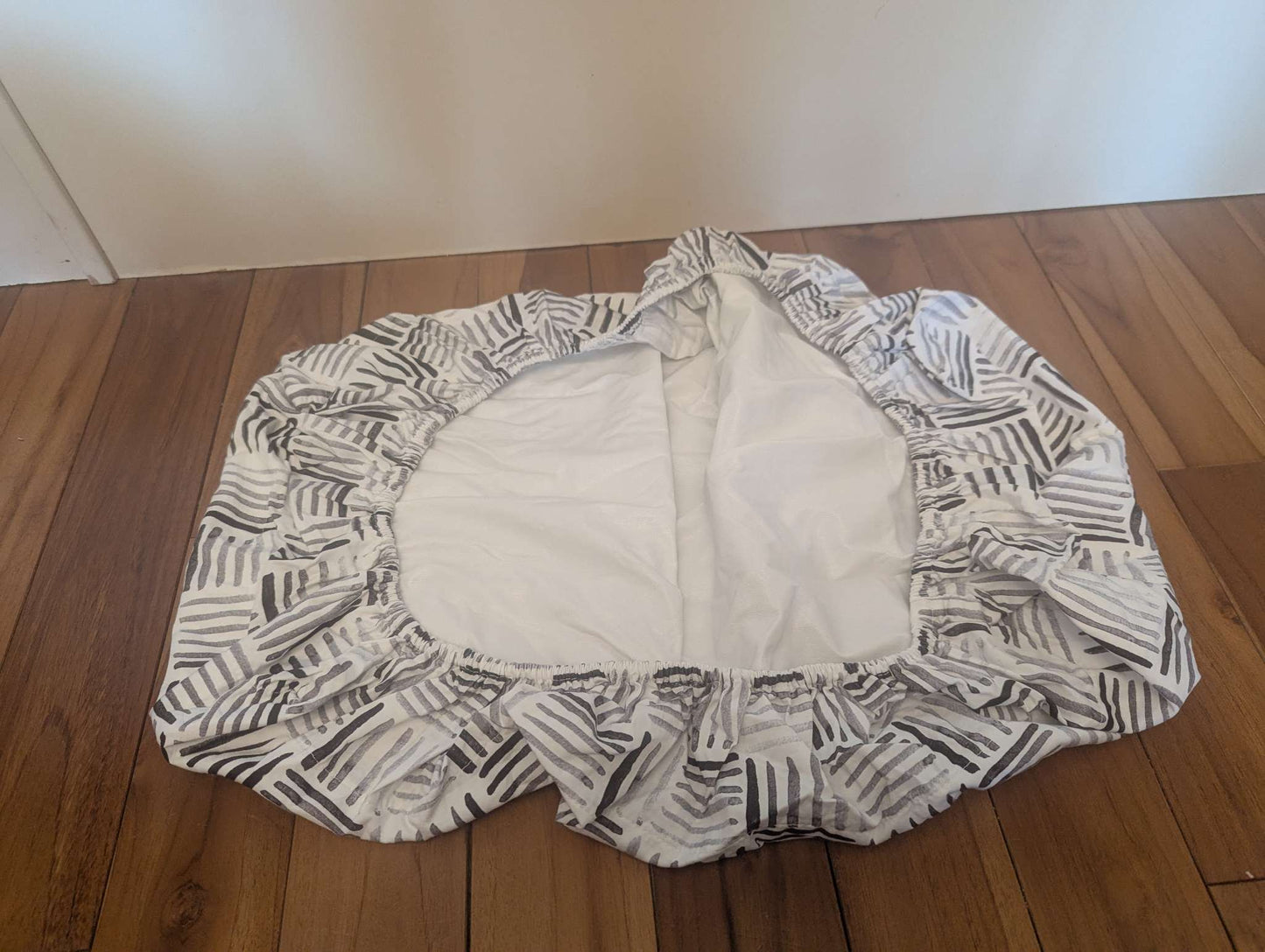 Small Bassinet Waterproof Sheet - (Lines design)