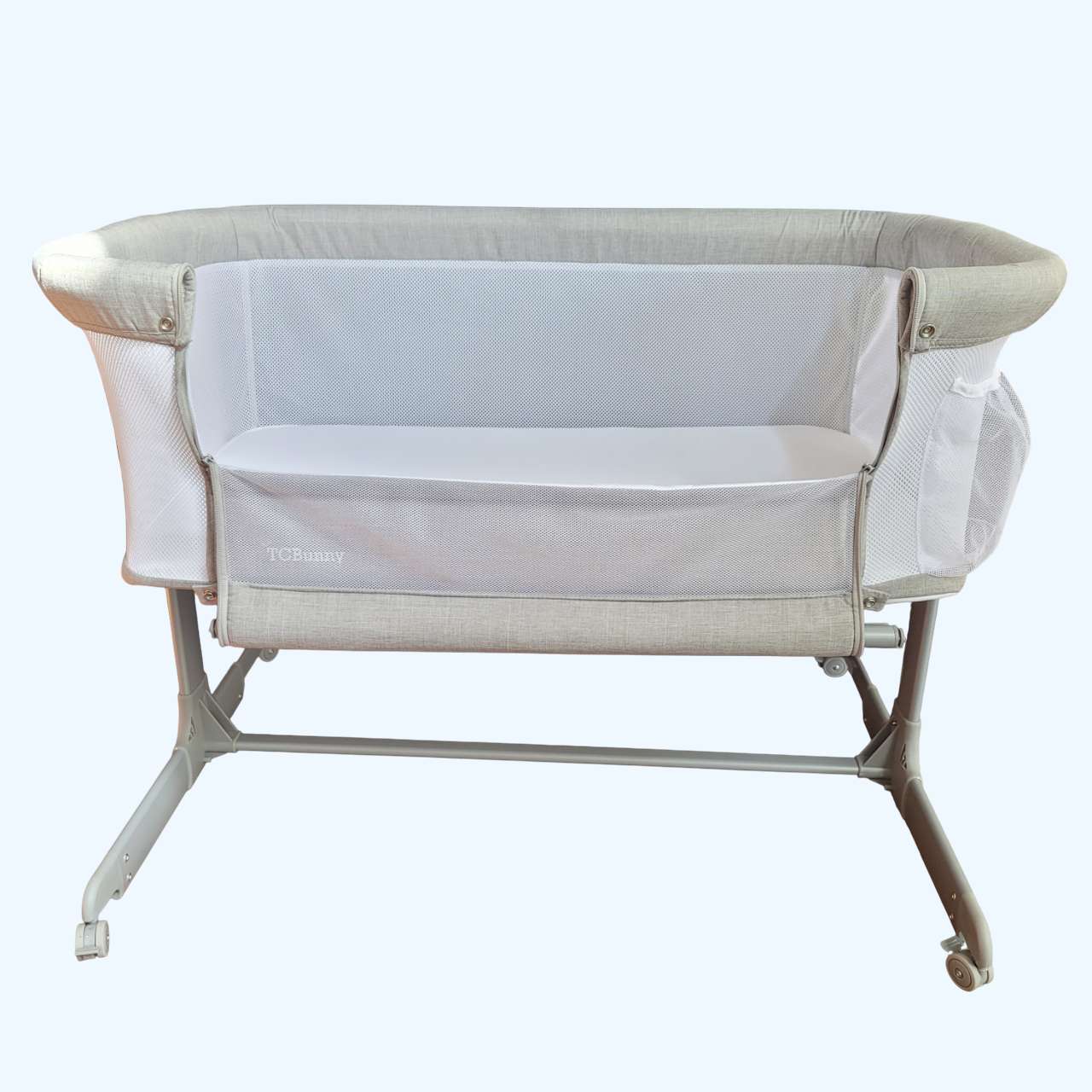 TCBunny 2-in-1 Baby Bassinet Sleeper, Adjustable Portable Crib Bed, VGUC, MRSP $199.99