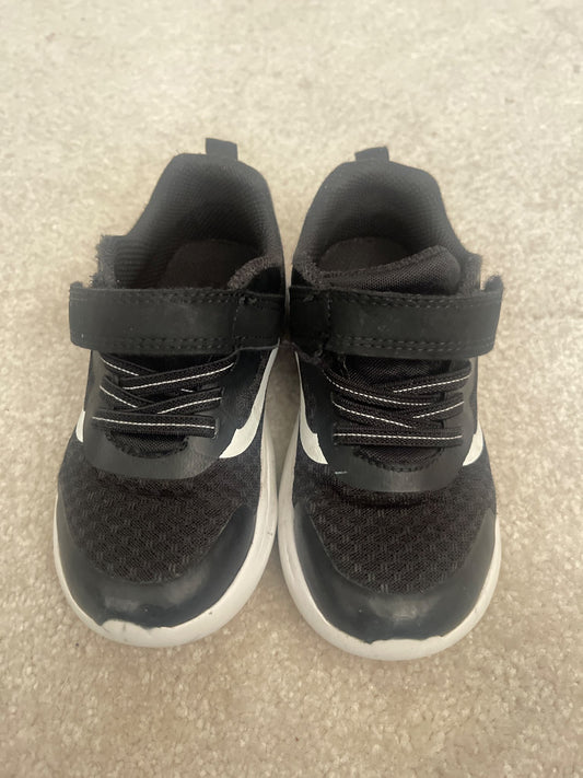 Black Velcro Sneakers Size 8, Shoes 8 (Toddler:2-4yr)