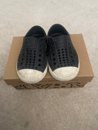 Black Natives Size 5, Shoes 5 (Walkers:12-24 mth)