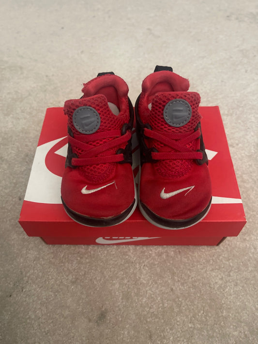 Red Nike Prestos Size 8C, Shoes 8 (Toddler:2-4yr)