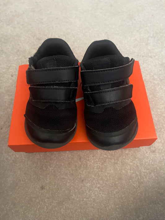 Black Nike Velcro Sneakers Size 6, Shoes 6 (Walkers:12-24 mth)