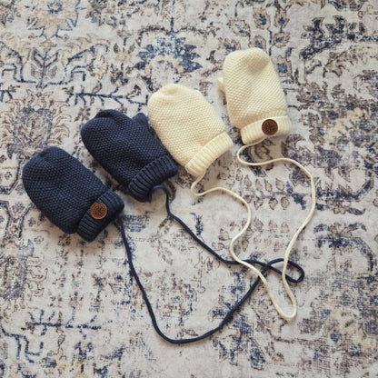 2 pairs of Calikids Medium (18M-3Y String Mittens)