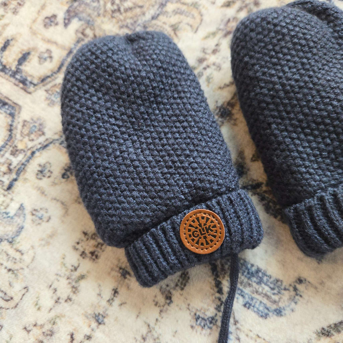 2 pairs of Calikids Medium (18M-3Y String Mittens)