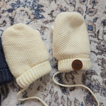 2 pairs of Calikids Medium (18M-3Y String Mittens)