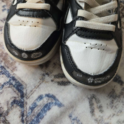 Black & White Reebok Runners Size  8C, Shoes 8 (Toddler:2-4yr)