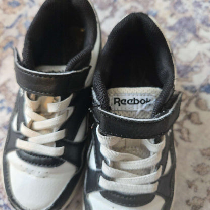 Black & White Reebok Runners Size  8C, Shoes 8 (Toddler:2-4yr)