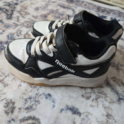 Black & White Reebok Runners Size  8C, Shoes 8 (Toddler:2-4yr)