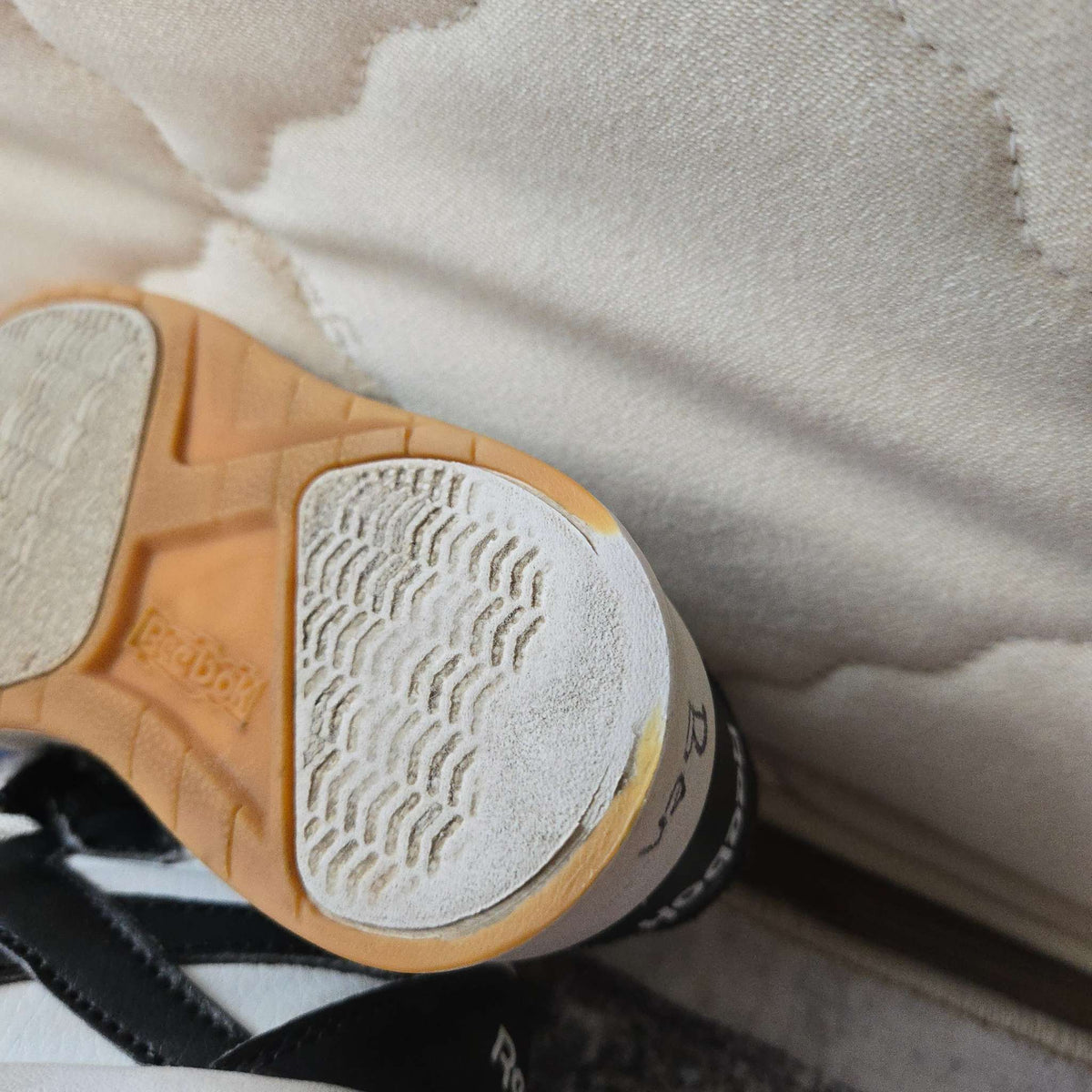 Black & White Reebok Runners Size  8C, Shoes 8 (Toddler:2-4yr)