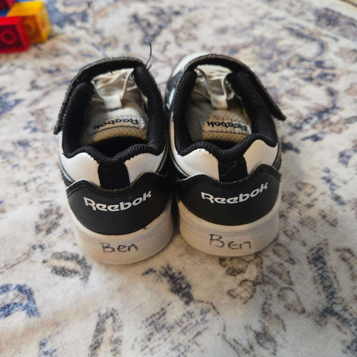 Black & White Reebok Runners Size  8C, Shoes 8 (Toddler:2-4yr)