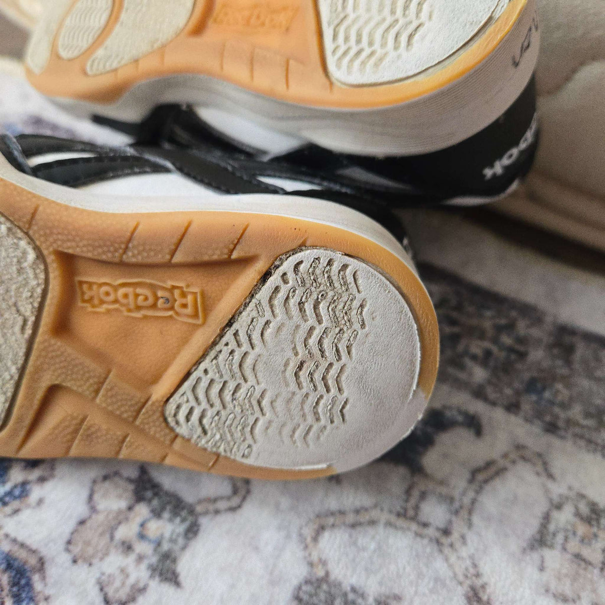 Black & White Reebok Runners Size  8C, Shoes 8 (Toddler:2-4yr)