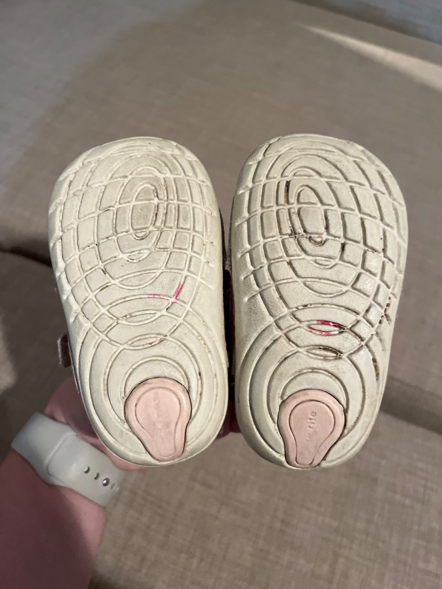 Stride Rite Size 4 Pink Sparkly shoes, Shoes 4 (Baby: 0-12 mth)