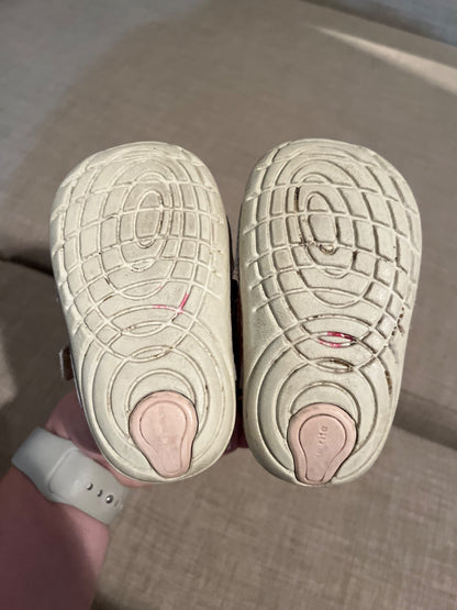 Stride Rite Size 4 Pink Sparkly shoes, Shoes 4 (Baby: 0-12 mth)