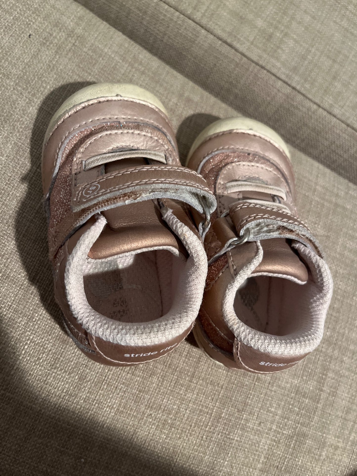 Stride Rite Size 4 Pink Sparkly shoes, Shoes 4 (Baby: 0-12 mth)