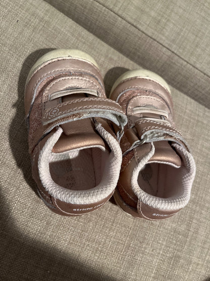 Stride Rite Size 4 Pink Sparkly shoes, Shoes 4 (Baby: 0-12 mth)