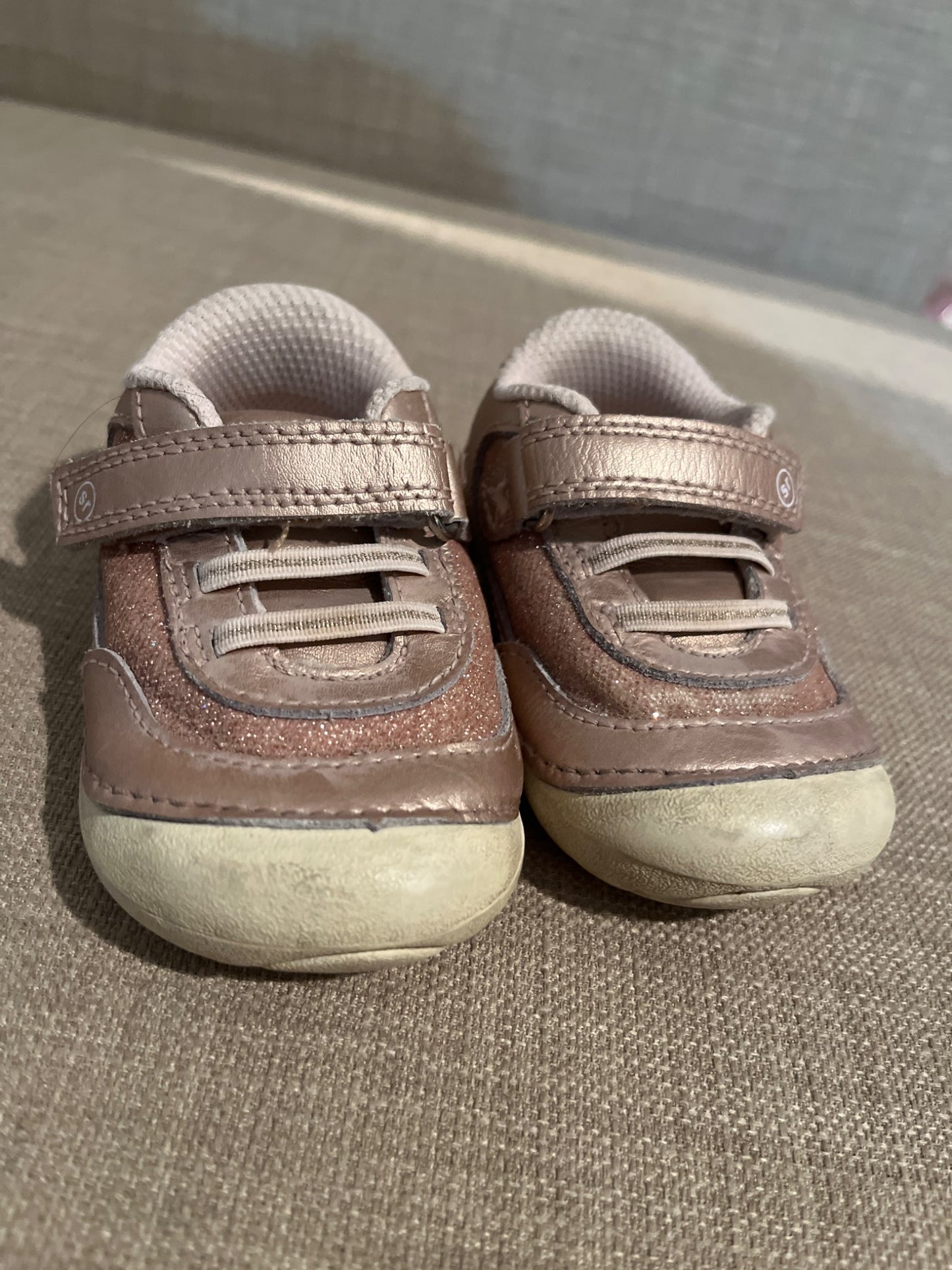 Stride Rite Size 4 Pink Sparkly shoes, Shoes 4 (Baby: 0-12 mth)