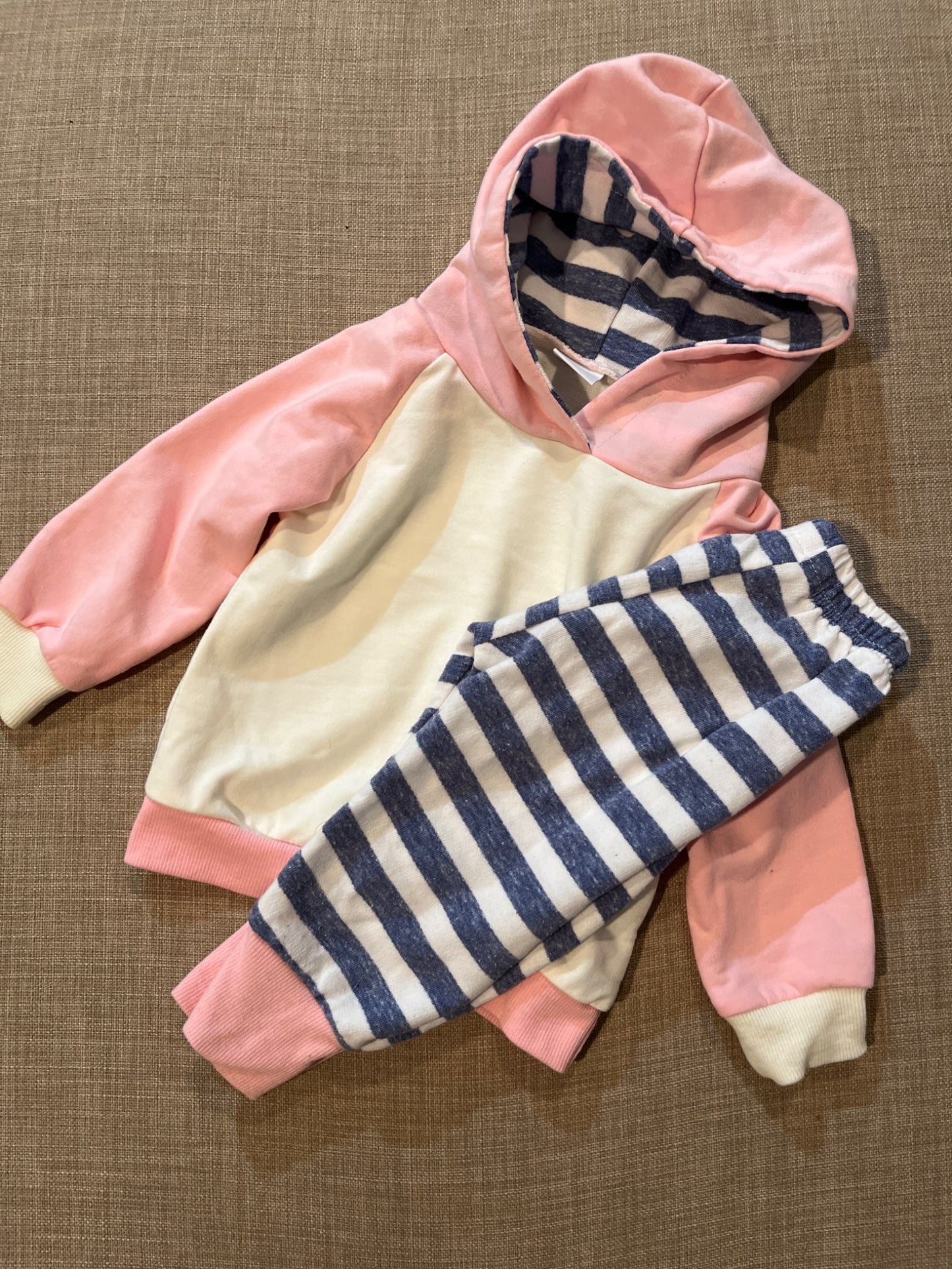6-9 month track suit , Kids 9 Month (6-9M)