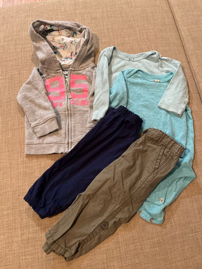 $5 bundle! Carters size 9 months. , Kids 12 Month (9-12M)