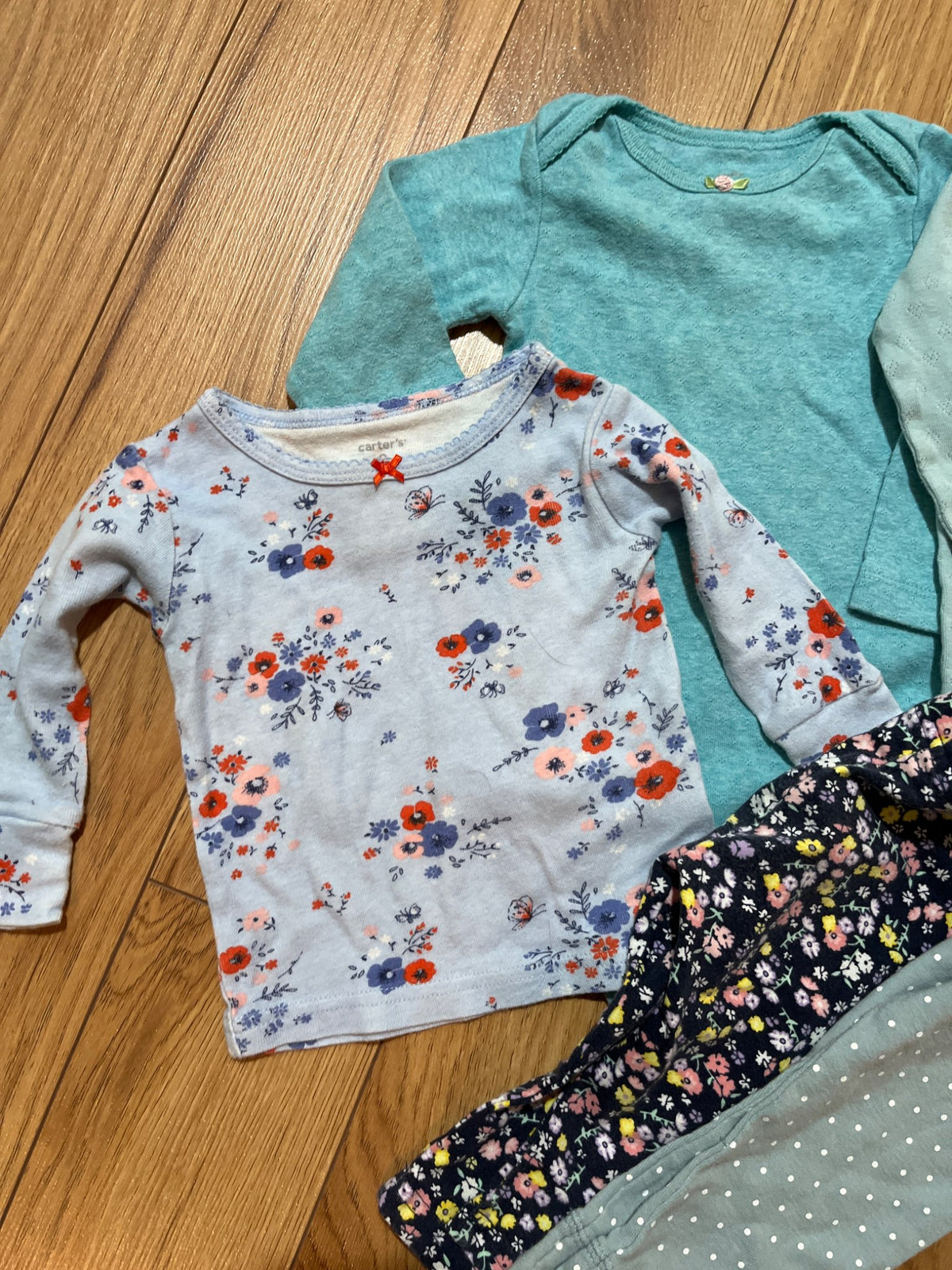 $5 bundle! 6-12 month bundle (mostly carters brand) , Kids 12 Month (9-12M)