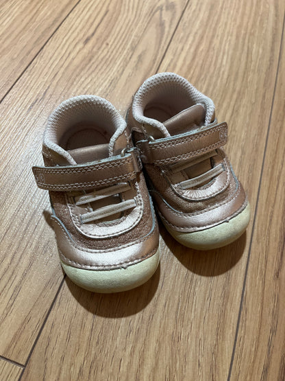 Stride Rite Size 4 (light pink), Shoes 4 (Baby: 0-12 mth)