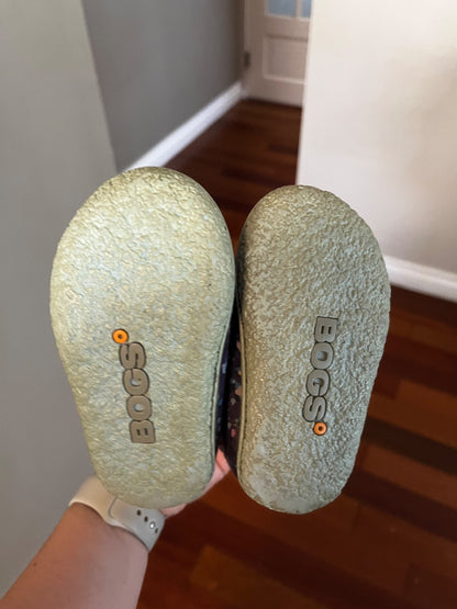 Size 5 Bogs , Shoes 5 (Walkers:12-24 mth)