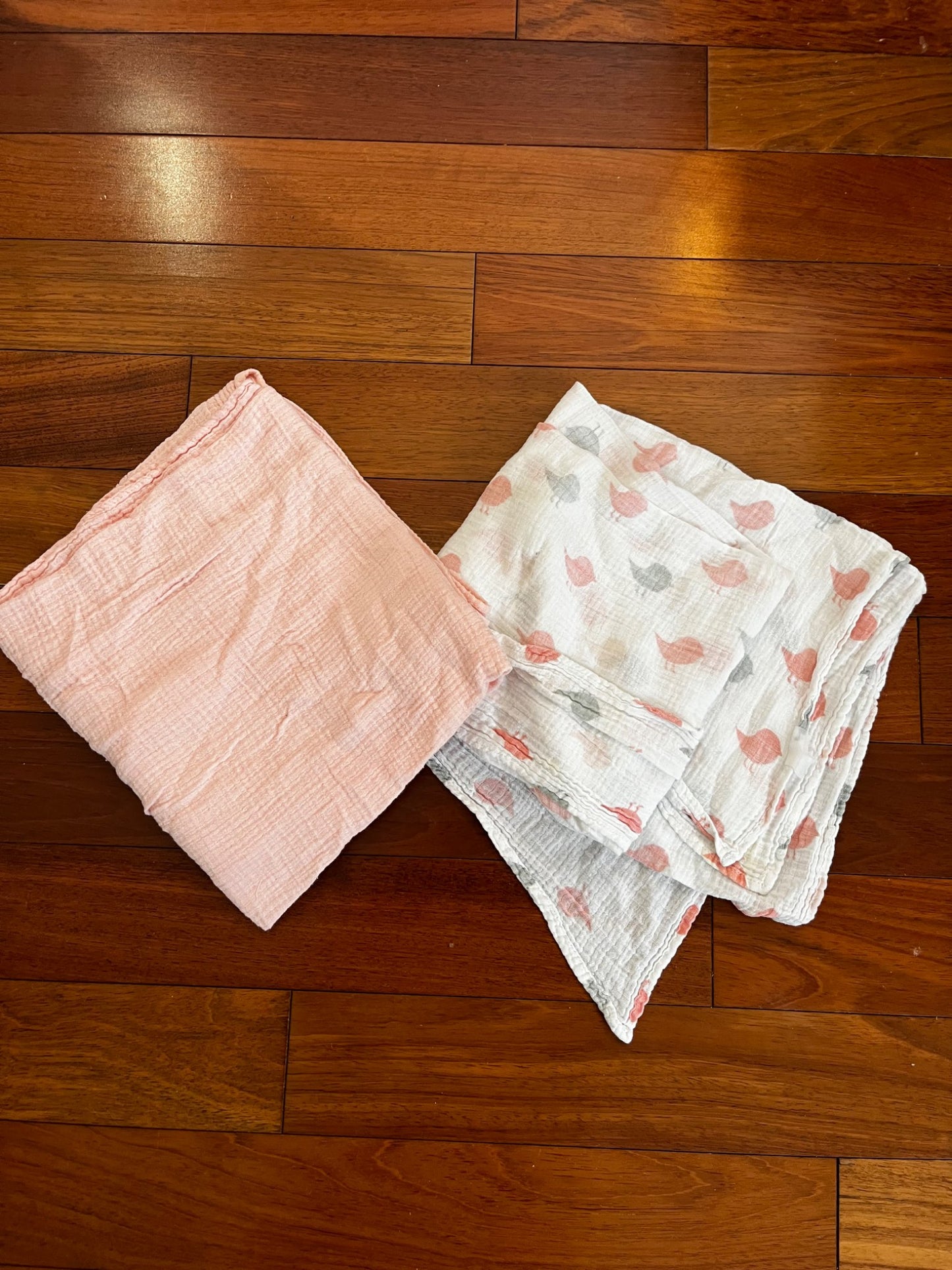 Muslin style swaddle blankets , 0-6 Months (Small)