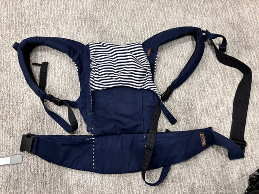 Mountain Buggy Baby Carrier with Newborn Insert (retails for $190.00)