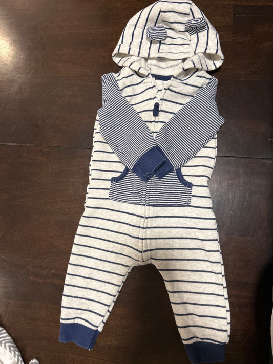 Carters hooded onesie , Kids 12 Month (9-12M)