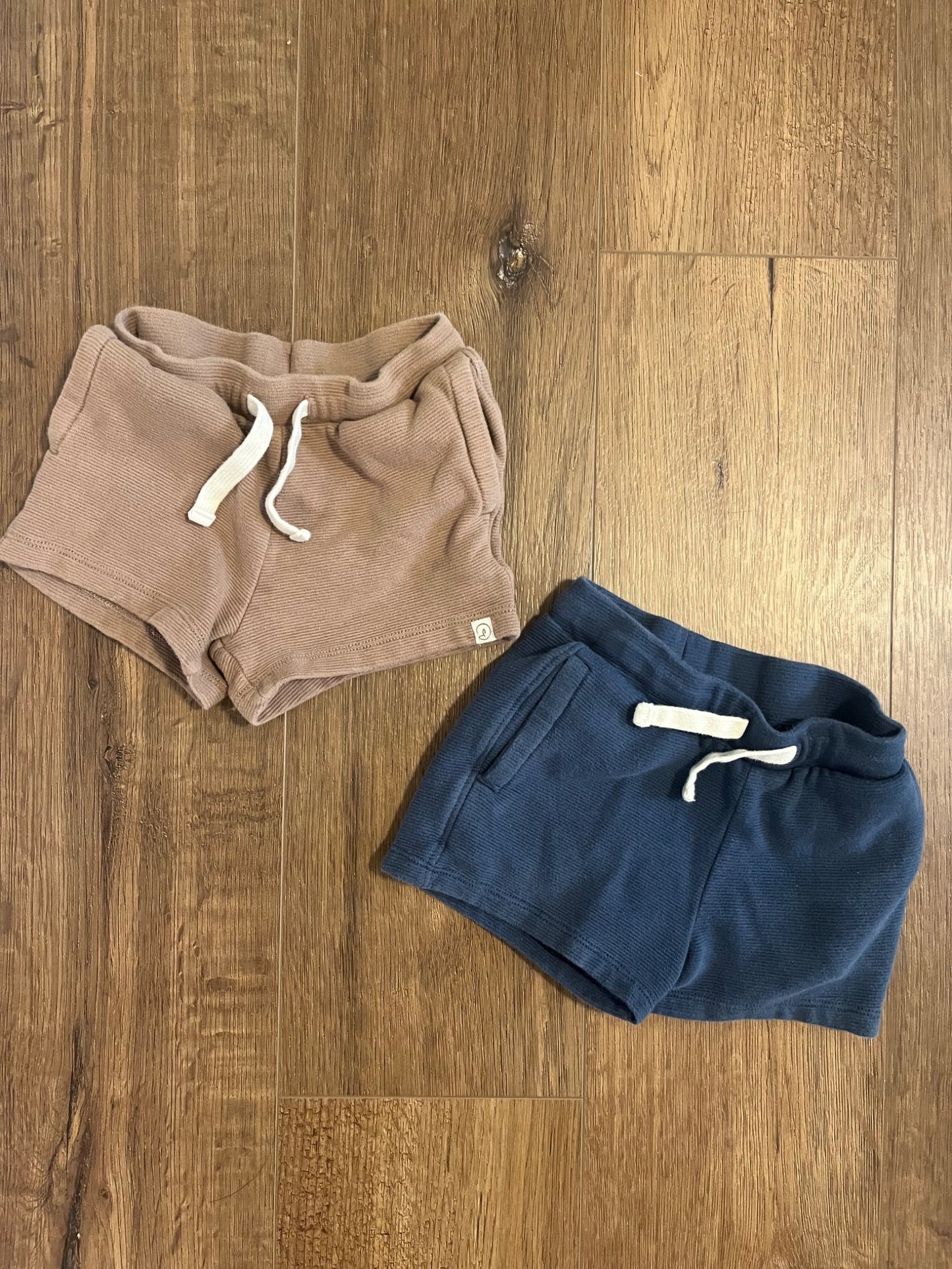 Carters little planet shorts, Kids 3T