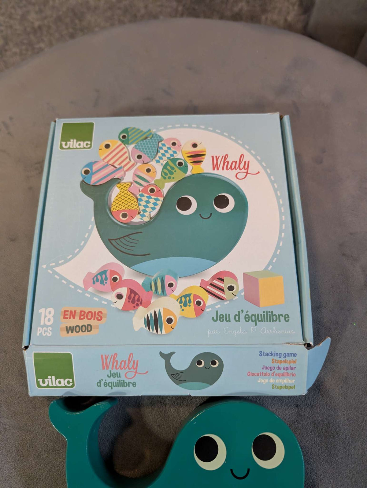 Whaly stacking game