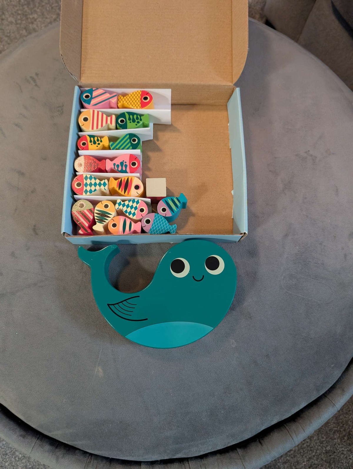 Whaly stacking game