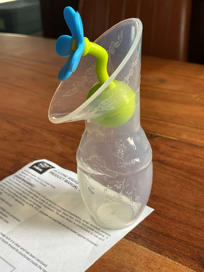 Haakaa Manual Breast Pump (4oz) w/ Flower Stopper