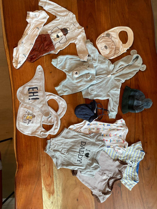 Newborn - 3 month Clothing Bundle with Tuque & Mitts on String *Excellent Condition*, Kids 3 Month (0-3M)