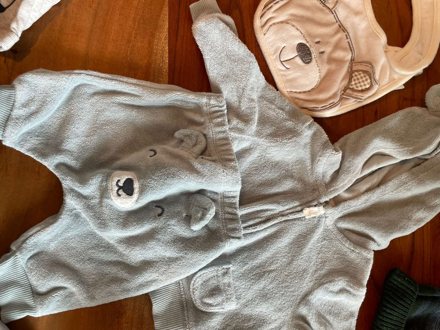Newborn - 3 month Clothing Bundle with Tuque & Mitts on String *Excellent Condition*, Kids 3 Month (0-3M)