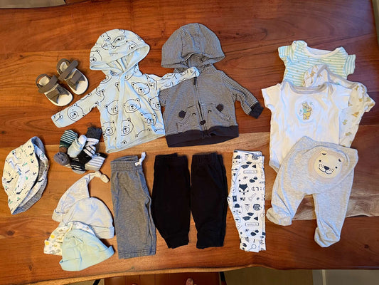 Newborn-3month LIKE NEW Clothing Bundle - Socks, Reversible Summer Hat, Sandals, and more...., Kids Newborn