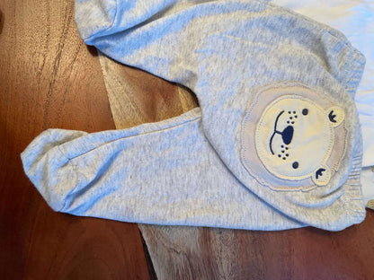 Newborn-3month LIKE NEW Clothing Bundle - Socks, Reversible Summer Hat, Sandals, and more...., Kids Newborn