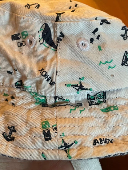 Newborn-3month LIKE NEW Clothing Bundle - Socks, Reversible Summer Hat, Sandals, and more...., Kids Newborn