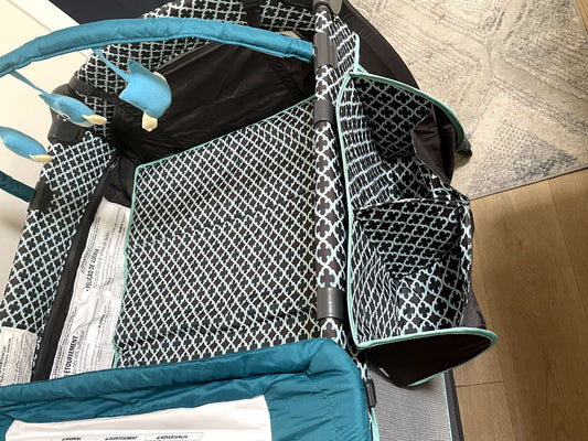Evenflo Portable Baby Suite Playard - Teal - Like NEW