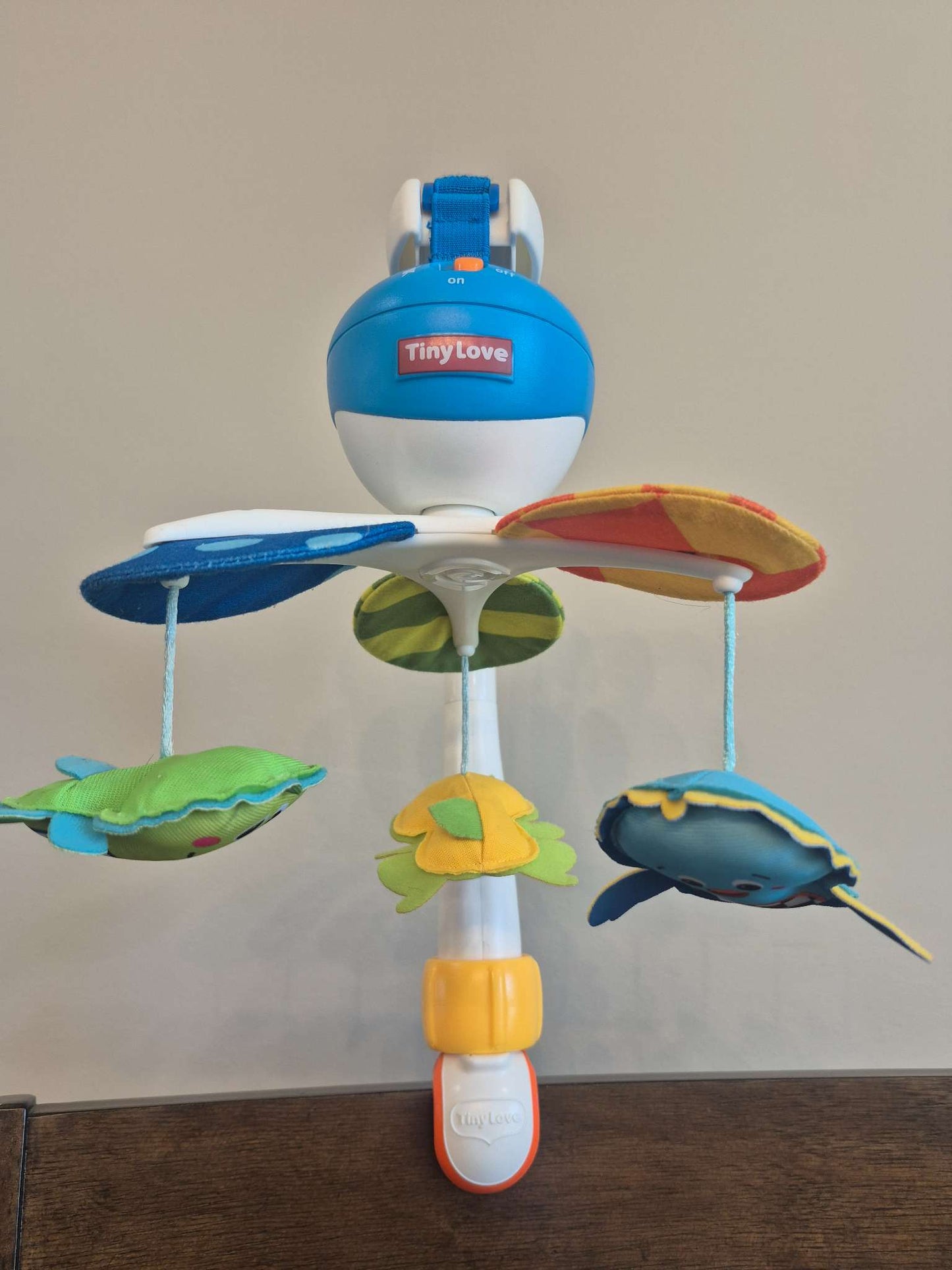 Crib mobile