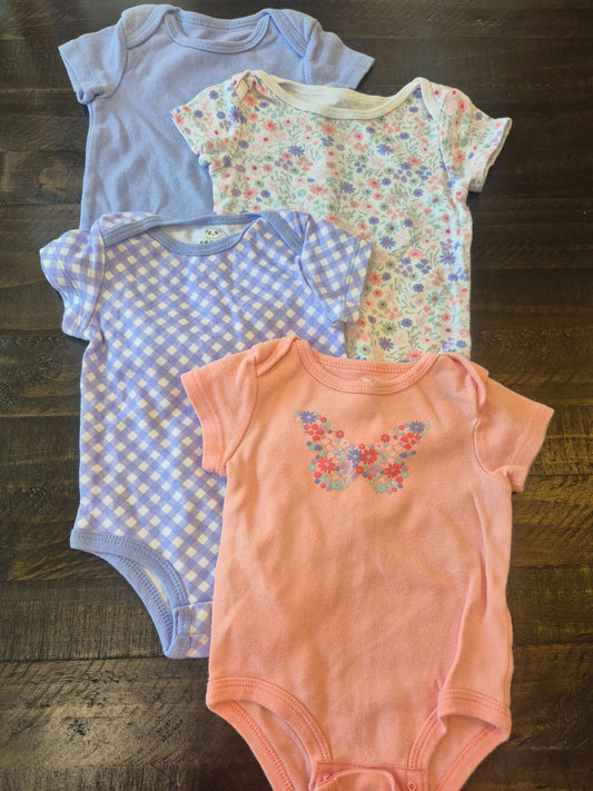 4 onesies, Kids 6 Month (3-6M)