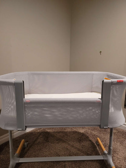Skip Hop Cozy-Up 2 in 1 Bedside Sleeper and Bassinet