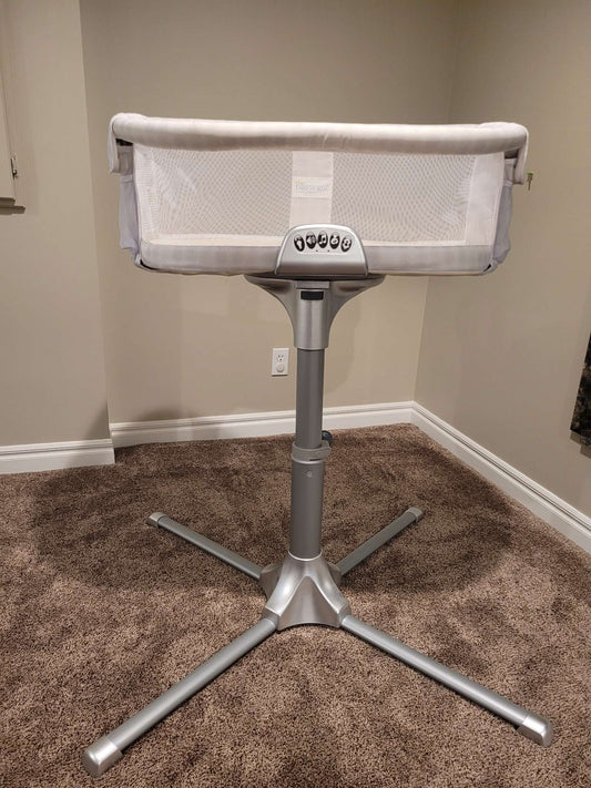 Halo Bassinest Swivel Sleeper Premiere Bassinet with Additional Sheets