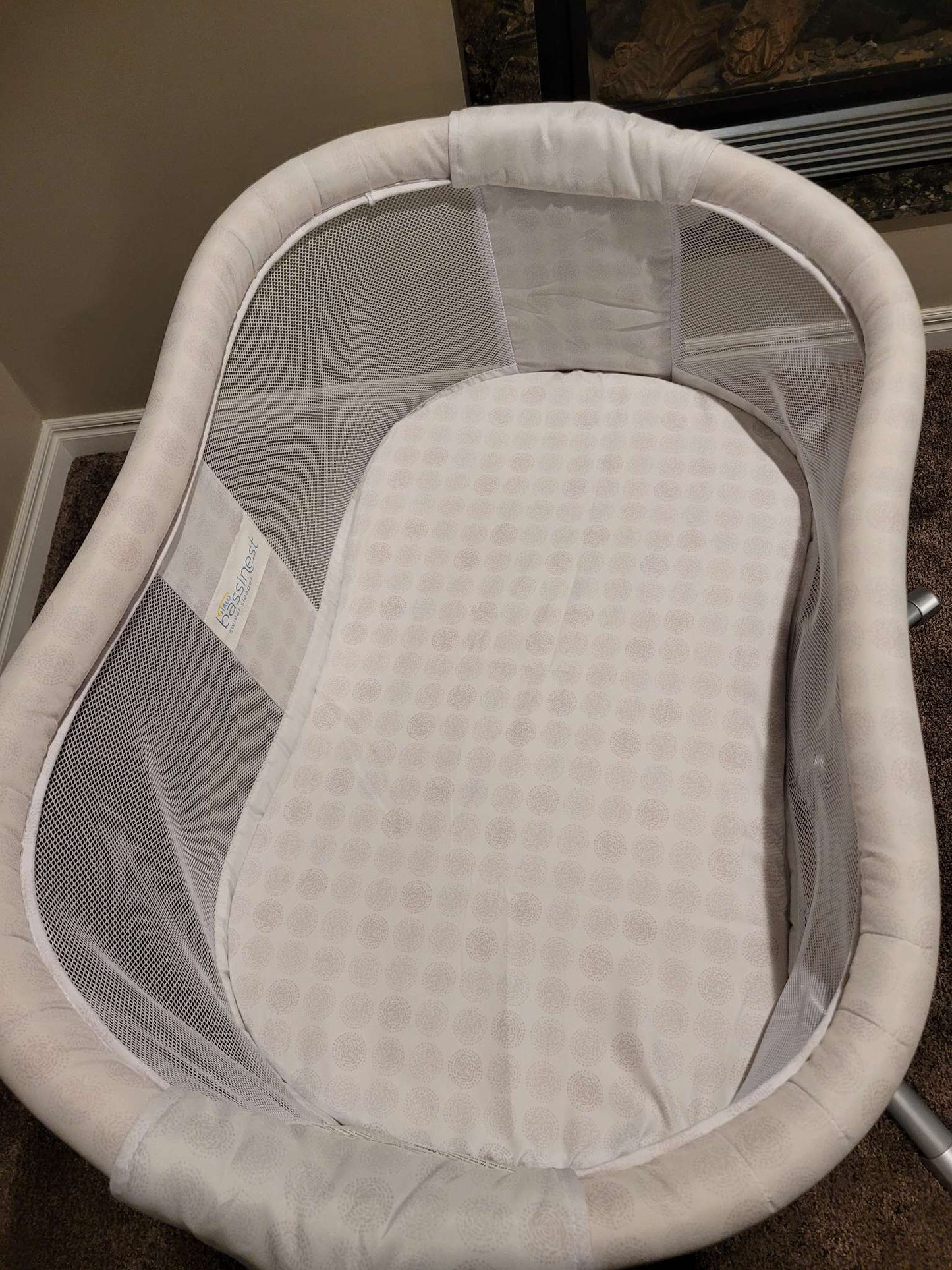 Halo Bassinest Swivel Sleeper Premiere Bassinet with Additional Sheets