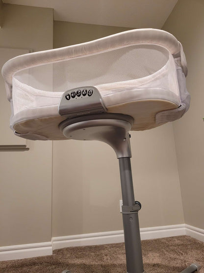 Halo Bassinest Swivel Sleeper Premiere Bassinet with Additional Sheets