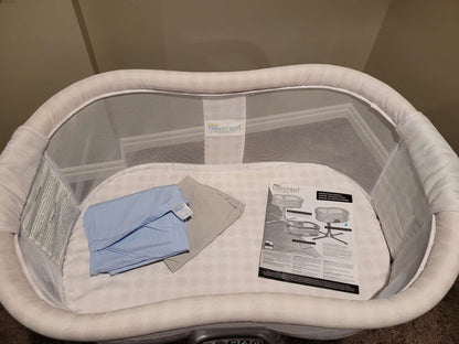 Halo Bassinest Swivel Sleeper Premiere Bassinet with Additional Sheets