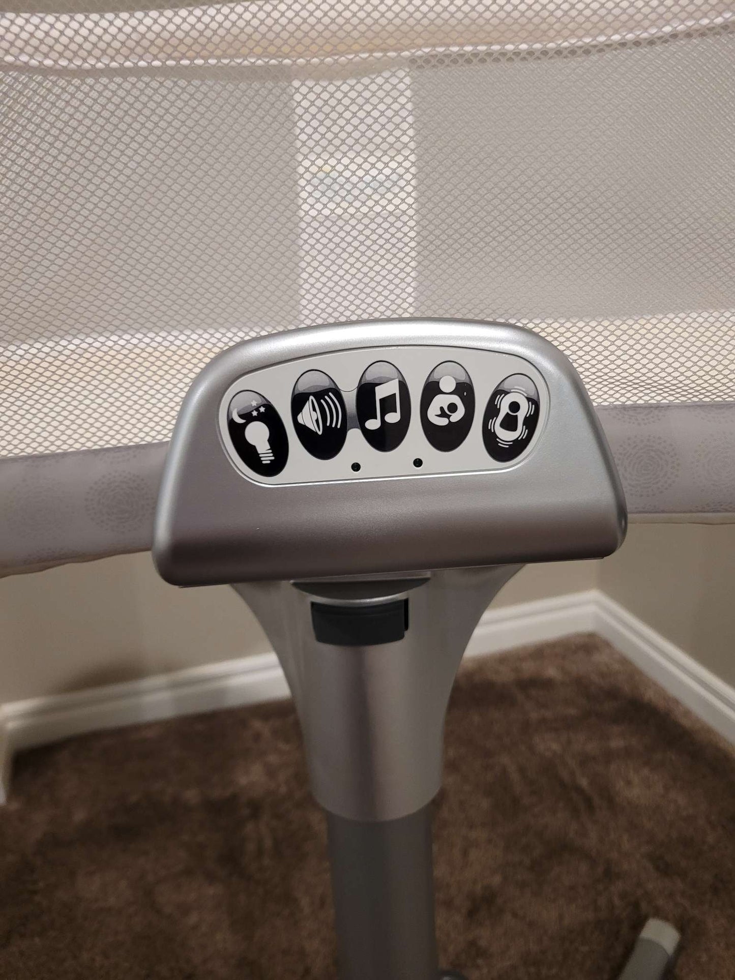 Halo Bassinest Swivel Sleeper Premiere Bassinet with Additional Sheets