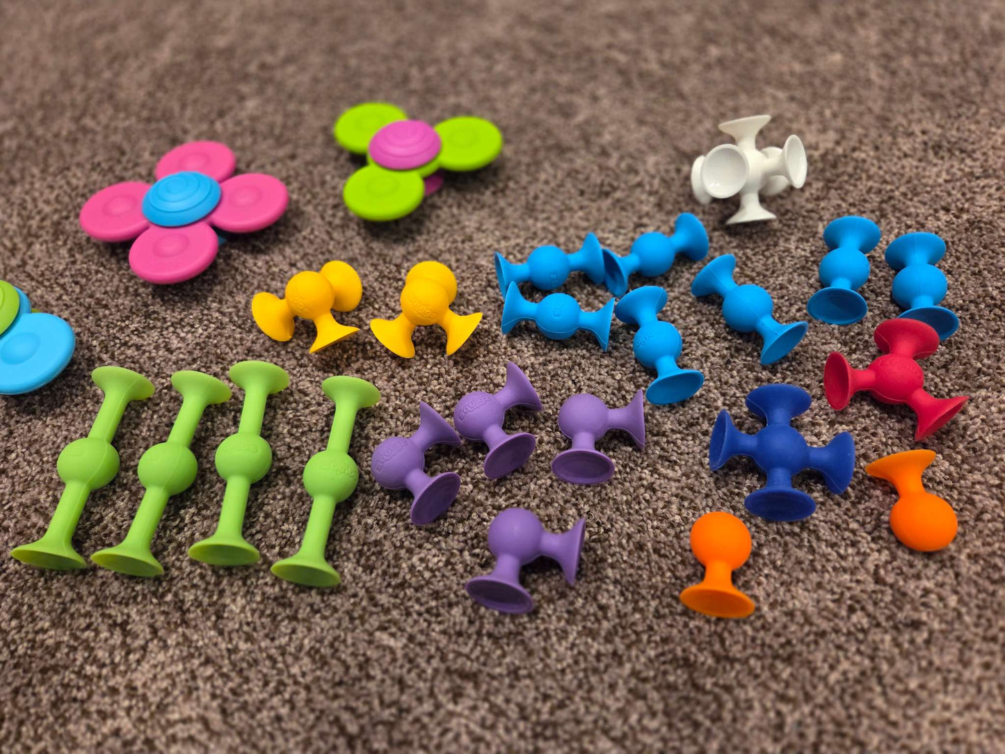 Fat Brain Toys Squigz - Spinners and Regular