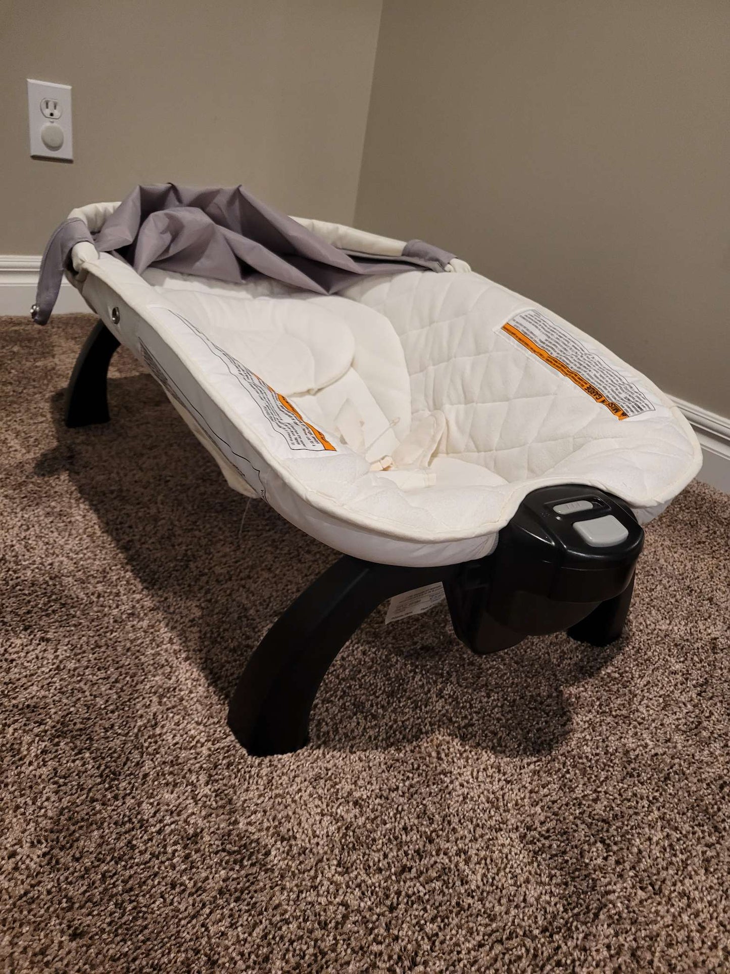 Graco Pack and Play Quick Connect Portable Lounger Deluxe