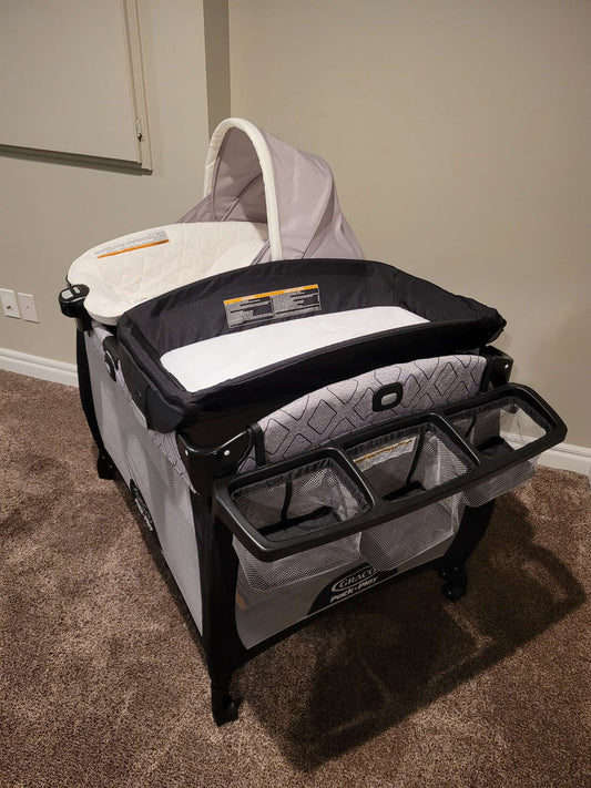 Graco Pack and Play Quick Connect Portable Lounger Deluxe
