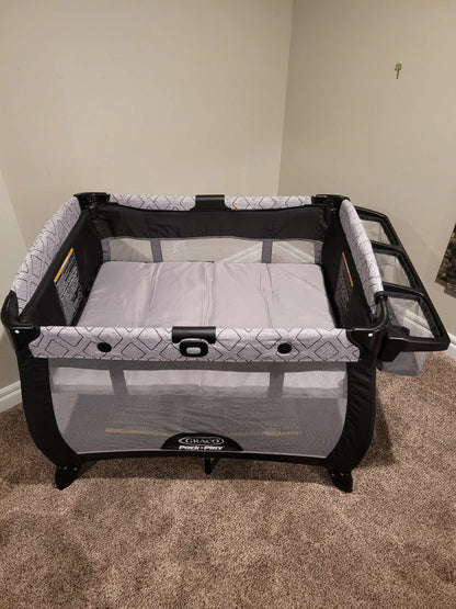 Graco Pack and Play Quick Connect Portable Lounger Deluxe